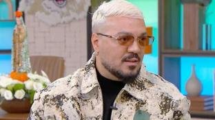 Cantor Belo se fere em cena de tiroteio nas gravações de Arcanjo Renegado