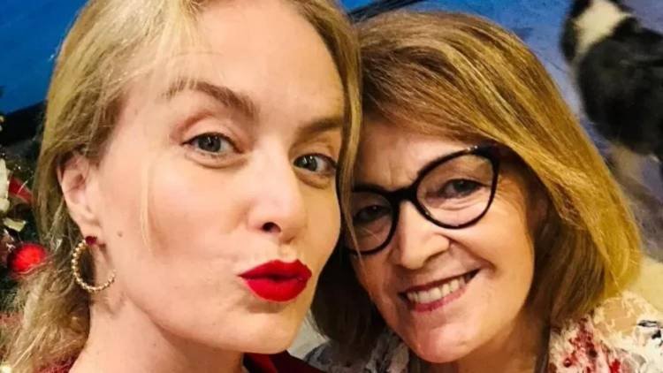 Ang�lica e a m�e