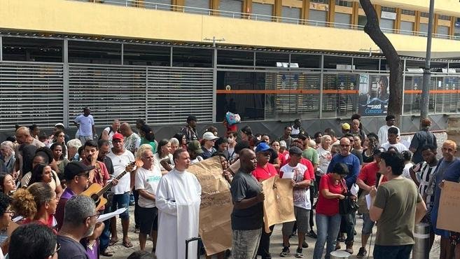 Veja fotos: popula��o em situa��o de rua participa de via-sacra