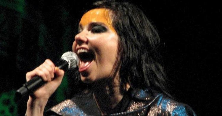 Bj�rk fala do impacto da nova agenda de shows em sua vida