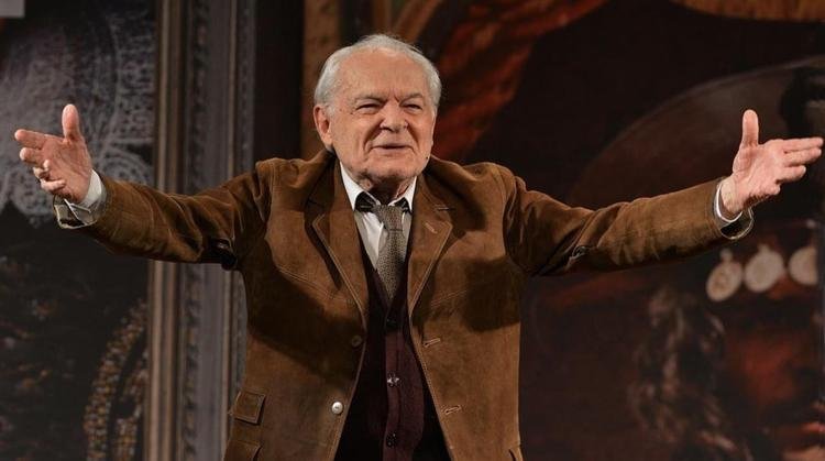 Othon tem um extenso curr�culo na TV, onde deixou alguns pap�is eternizados, como o J�lio, de 