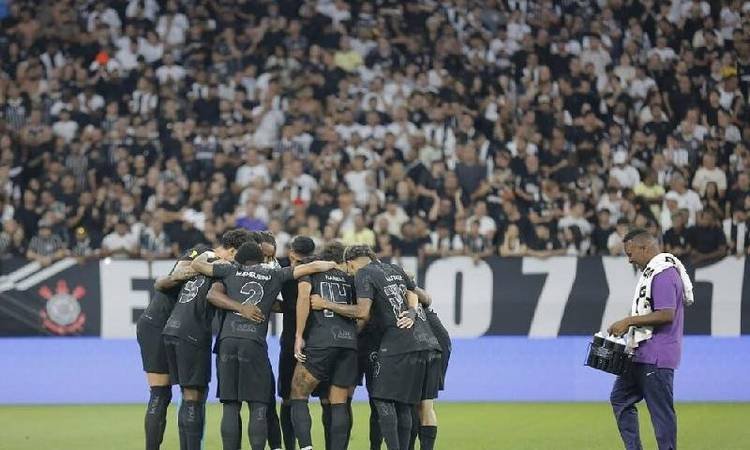 Craque do Corinthians gasta valor astron�mico em striptease de influenciadora