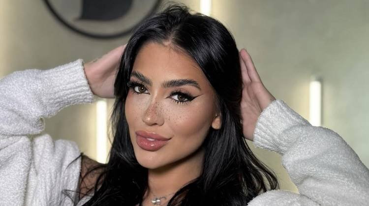 Mirella se revolta com atraso em aeroporto e agita web: 