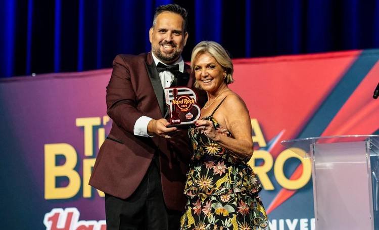 Vivi Romanelli encerra 2025 premiada no Hard Rock e vira destaque em Orlando, na Fl�rida