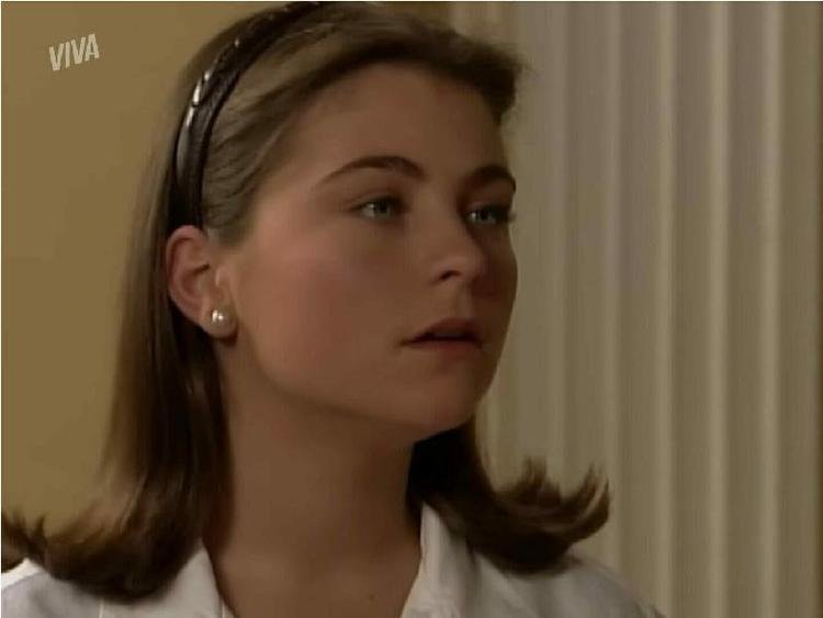 M�rcia tenta desmascarar Sebastian para Ana Francisca e Margarido defende o vil�o: 'N�o tem moral!' Travessia: Brisa e Oto tomam decis�o importante, para desespero de Ari Maria do Bairro: Tita apresenta Nandinho a Maria como seu namorado