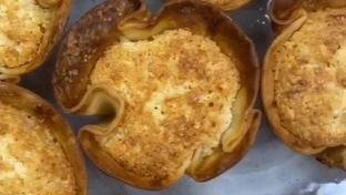 Cesta de pastel recheada com queijadinha