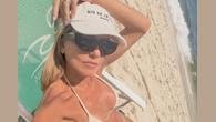 Atriz foi flagrada na praia da Barra da Tijuca, na Zona Oeste do Rio de Janeiro, exibindo o corpo