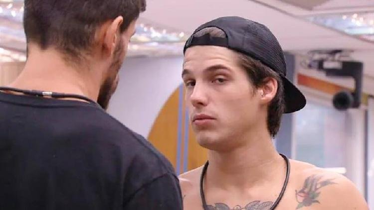 Jogador de milhões: Fred prevê futuro de Gabriel no BBB 23: 'Quando bater no Paredão vai sair' Após grosseria, Gabriel pede desculpas para sister e leva invertida no BBB 23: 'Pensa antes de falar' Gabriel acerta as contas com brother depois de se exaltar com puxão de orelha no BBB 23