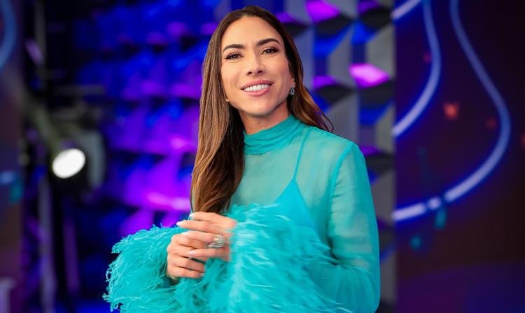 Em alta no SBT, Patr�cia Abravanel posa para capa da revista 