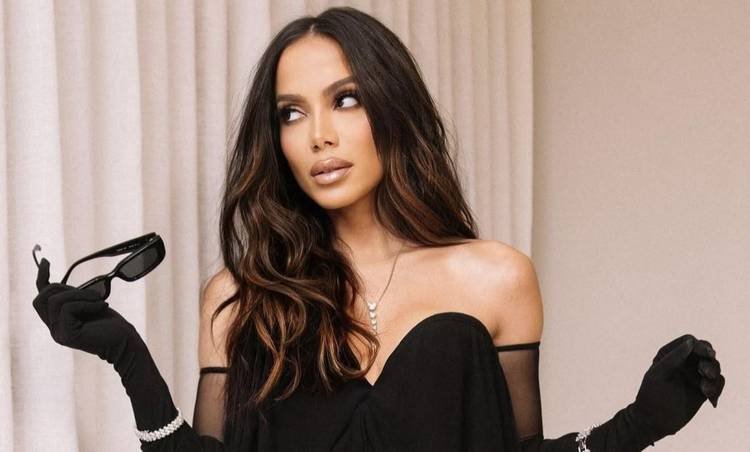 Xi! Anitta se revolta com vazamento de videoclipe e manda f�s cobrarem ex-gravadora