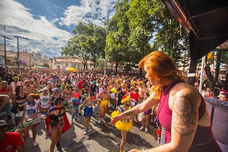 Desfile do Bloco Lav�, T� Novo!