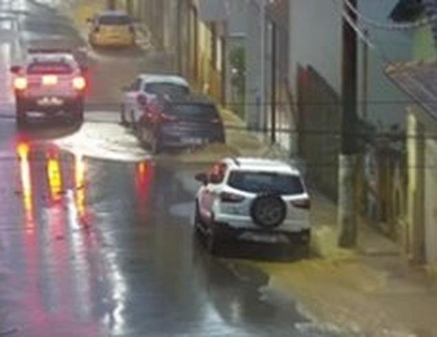 Chuva mata idosa e causa estragos em Minas