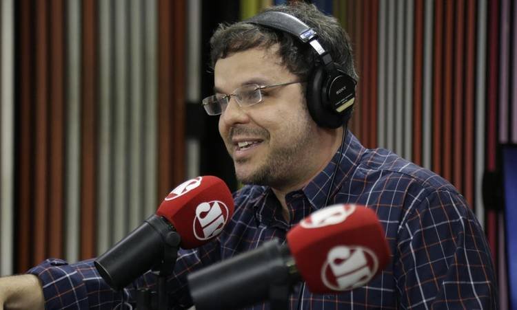 O ex-BBB Adrilles Jorge integrou o grupo de comentaristas da Jovem Pan