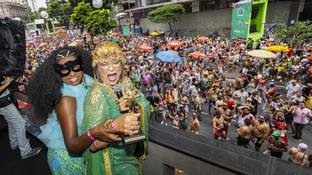 CarnaVaranda leva shows gratuitos ao Cine Theatro Brasil 