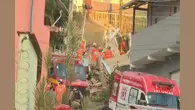 Imóveis próximos ao prédio que caiu no bairro Jardim Vitória passam por vistoria. Áreas como muros, quintais e varandas foram interditadas