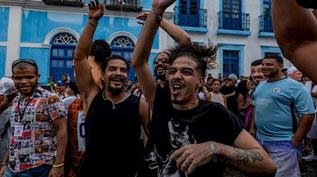 Campe�o nas ladeiras: L�o da Bodega une cultura popular e urbana em seu novo single 'Bloco Campe�o'