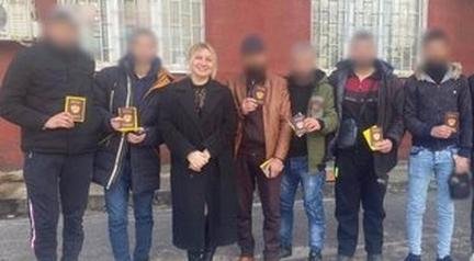 'Fomos enganados': a mulher russa que recruta homens estrangeiros para lutar contra a Ucr�nia