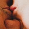 O que é beijo grego? Entenda a prática que ainda gera curiosidade
