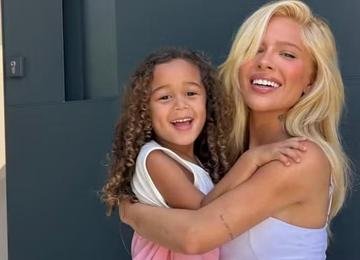 Karoline Lima consegue decisão da Justiça contra ataques à filha de 4 anos