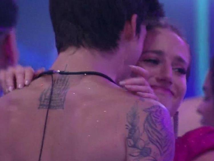 Primeira festa do BBB23 é marcada por muita 'pegação' BBB23: Anitta desmascara Gabriel Tavares: 'Conheço muito menos do que imaginam' BBB23: Animado, Gabriel leva fora de Bruna Griphao em show de Anitta e web não perdoa