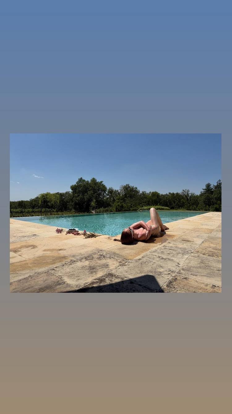 Marina Ruy Barbosa faz top less