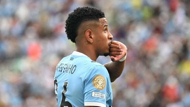 Guardiola atualiza situa��o de Savinho e faz previs�o: 'Ser� um ponta inacredit�vel'