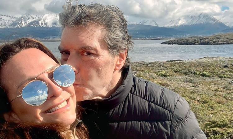 Claudia Tenrio compartilha registros da viagem com o esposo  terra do fogo