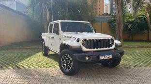 Jeep Gladiator: uma picape raiz e bruta que chama aten��o por onde passa