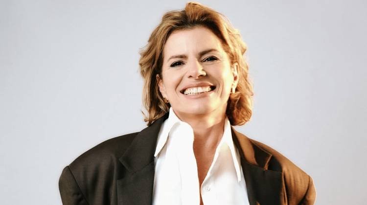 Jornalista lembrou o passado da atriz D�bora Bloch e comentou a despedida da vil� no remake escrito por Manuela Dias, que alcan�ou grande audi�ncia na TV