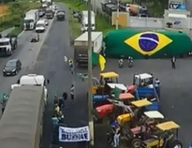 Veja aqui os bloqueios nas estradas que cortam Minas