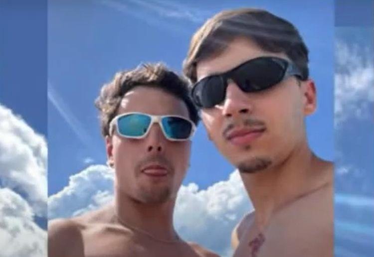 O filho de Eyshila, Lucas Santos e o seu companheiro.