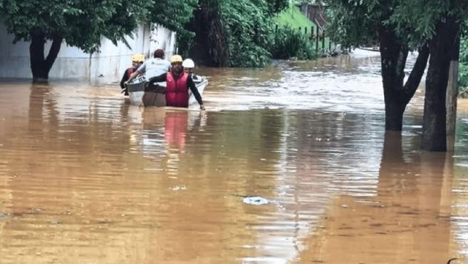 Zona da Mata: chuva fecha escolas e Farmacinha p�blica em Astolfo Dutra