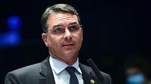 O copo meio cheio para Tarcsio aps Bolsonaro ungir Flvio