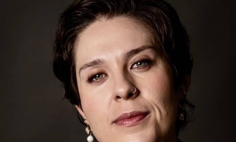 Se virando nos trinta: Let�cia Rodrigues, a Sandr�o, pede emprego na web