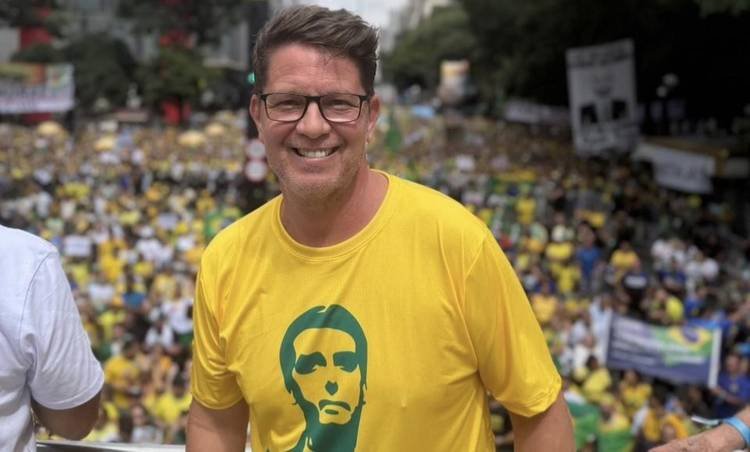 Mario Frias repercute mat�ria da revista 