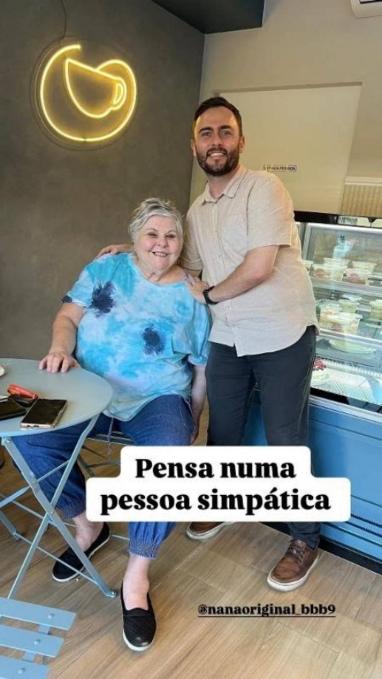 Vov� Nan� reaparece aos 77 e emociona ao relatar sequelas de AVCs