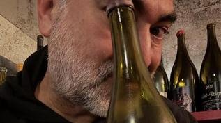 Zeca Camargo publica vinho com ilustração sexual e viraliza na web