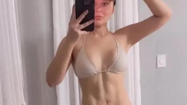 Mara�sa exibe o shape e barriga trincada impressiona Amei