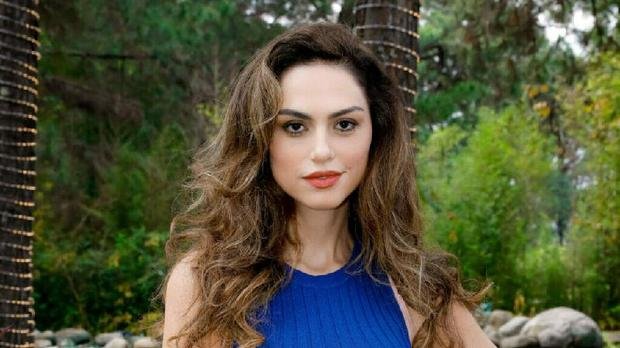 T�nia (Ana Paula Valverde) em Poliana Mo�a