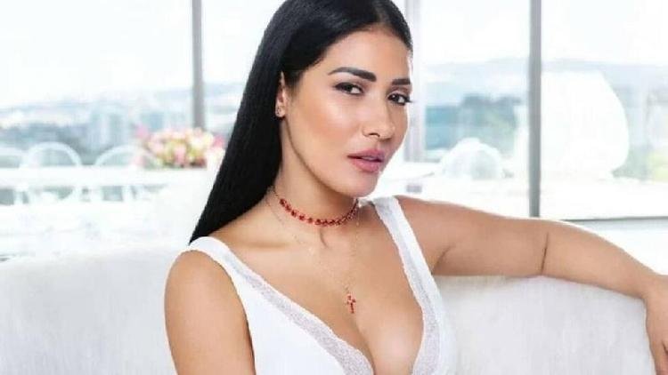 A cantora Simaria Mendes