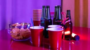 M�e � acusada de organizar 'festas sexuais' e regadas a �lcool a adolescentes