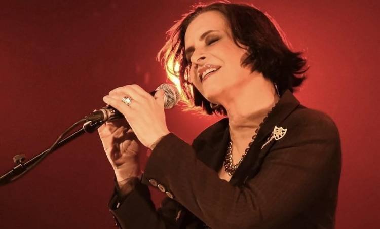 Xi! Marina Lima detona clã Bolsonaro após vazamento de áudio de R$ 134 milhões