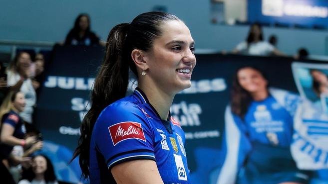 V�lei: ap�s atingir marca centen�ria, J�lia Kudiess mira outra lideran�a na Superliga