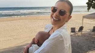 Mariana Rios apresenta o mar ao filho e faz reflex�o sobre maternidade