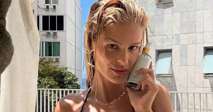  Yasmin Brunet