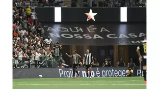 Atlético-MG avança nas copas e ultrapassa Cruzeiro no returno do Brasileirão