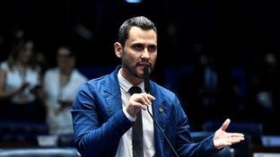 Cleitinho busca porta de sa�da da elei��o para governador