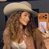 Isadora Cruz compartilha momento �ntimo com namorado em resort de luxo