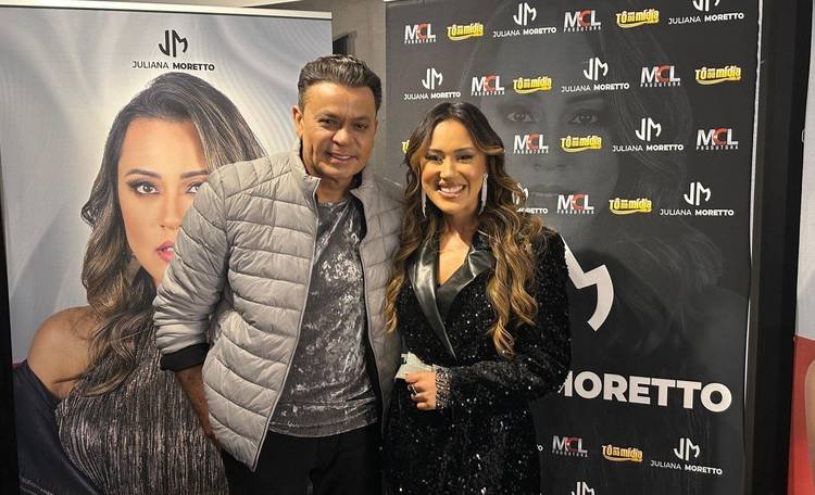 Frank Aguiar e Juliana Moretto no camarim