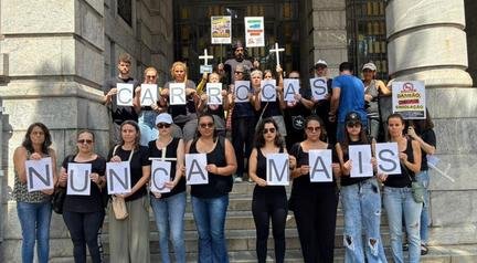 Manifestantes cobram cumprimento de lei que pro�be carro�as em BH